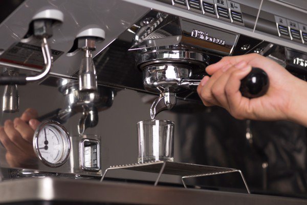 Cách pha chế Espresso​​​​​​​ - View 3
