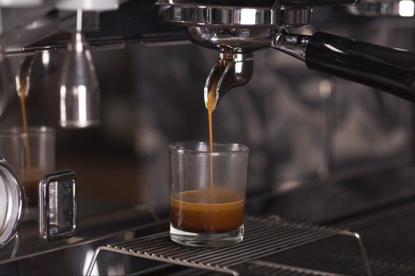 Cách pha chế Espresso​​​​​​​ - View 4